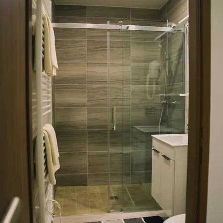 ゲストハウス Jaro 4*